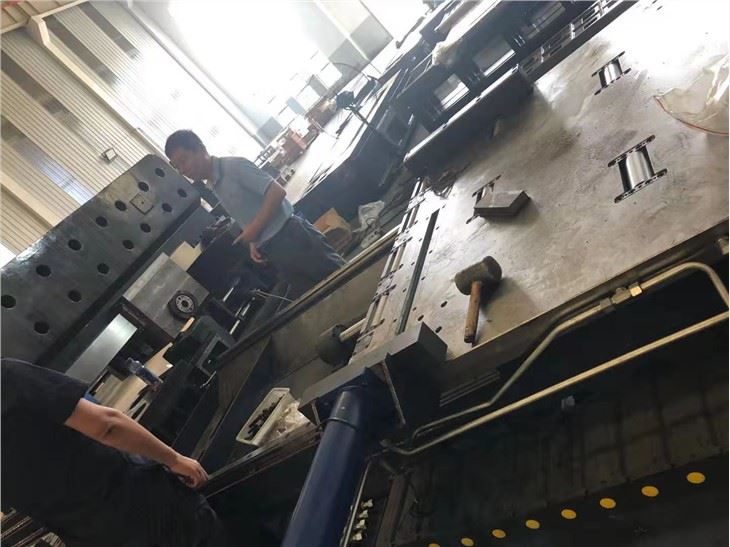 CNC plieno pjovimo ir frezavimo staklių ekspertas